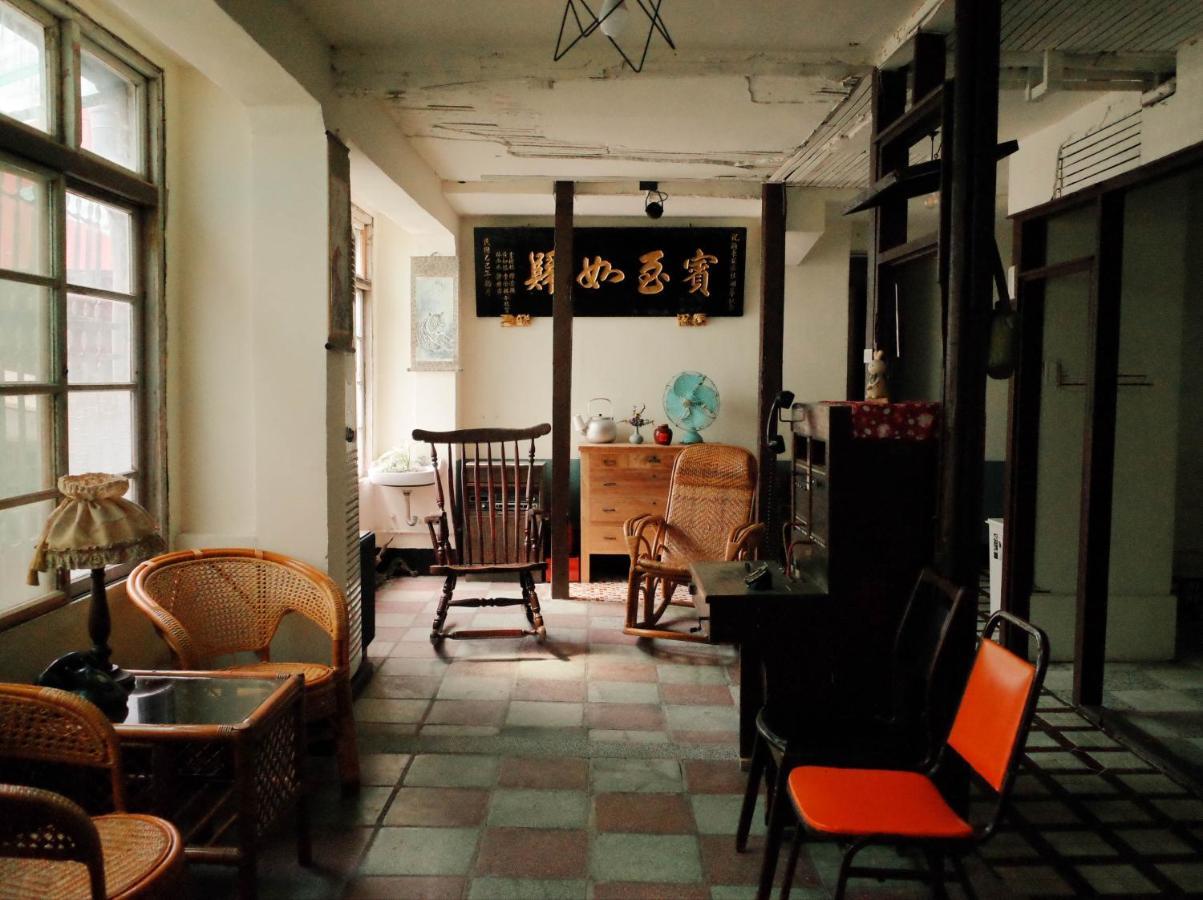 Neat Hostel Tainan Bagian luar foto